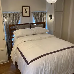 Pineapple House, Spacious 1st Floor Apartment! Center! 96 Walk Score! Free Parking! Apartment Denver