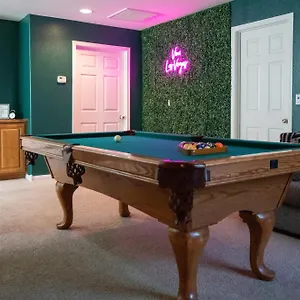 Large 3br King Moments Away From Strip Las Vegas
