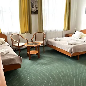 Broadway 2* Budapest